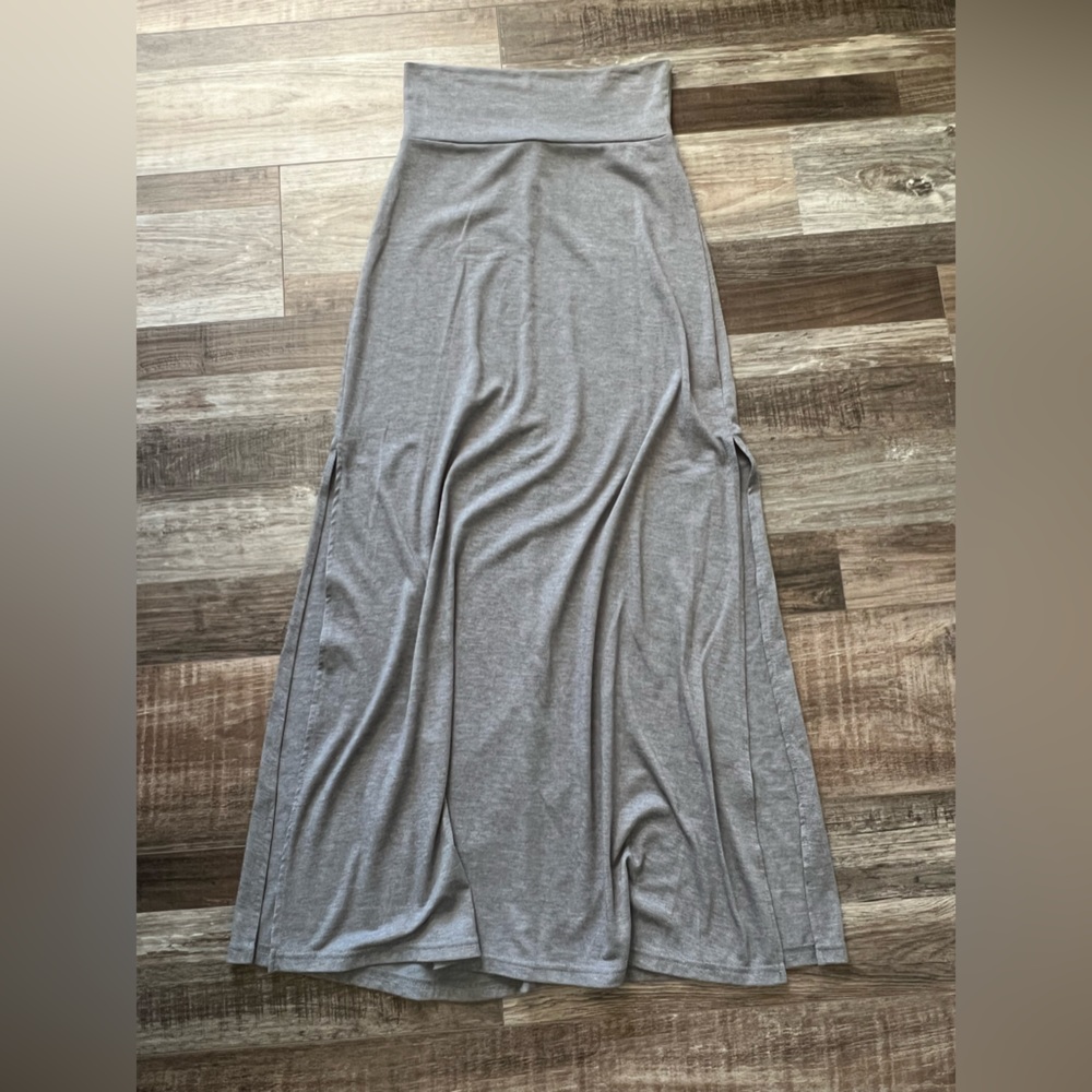 SOLD 🚫Split Maxi Skirt